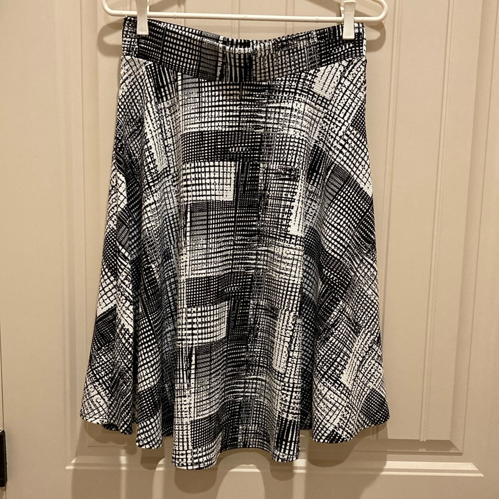 Tiffany & Grey Women’s Sz L Pull On Fit & Flare Skirt Elastic Waist Black White
